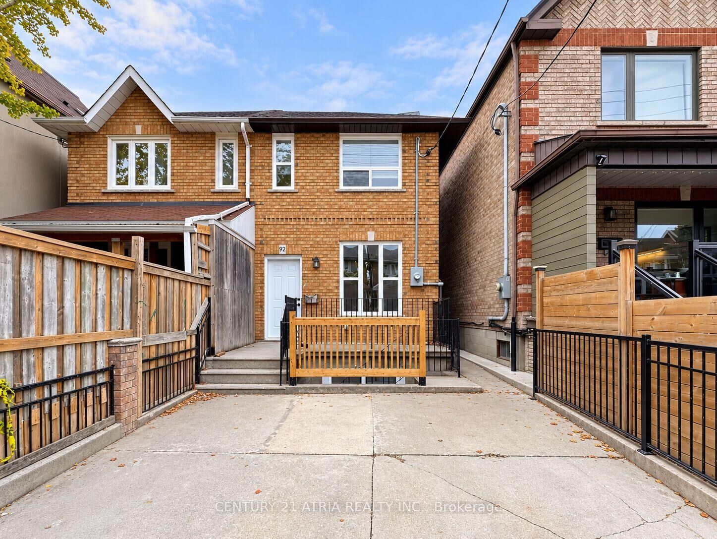 Property Photo:  92 Lappin Avenue Lower  ON M6H 1Y4 
