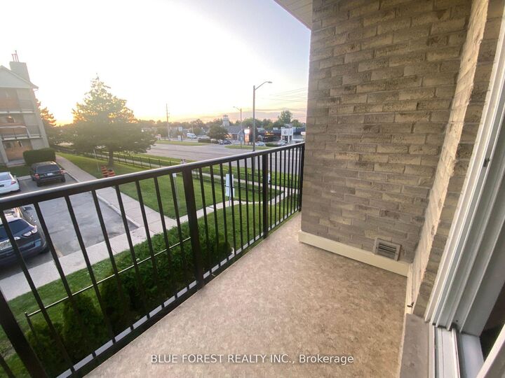 Property Photo:  737 Deveron Crescent 201  ON N5Z 4X9 