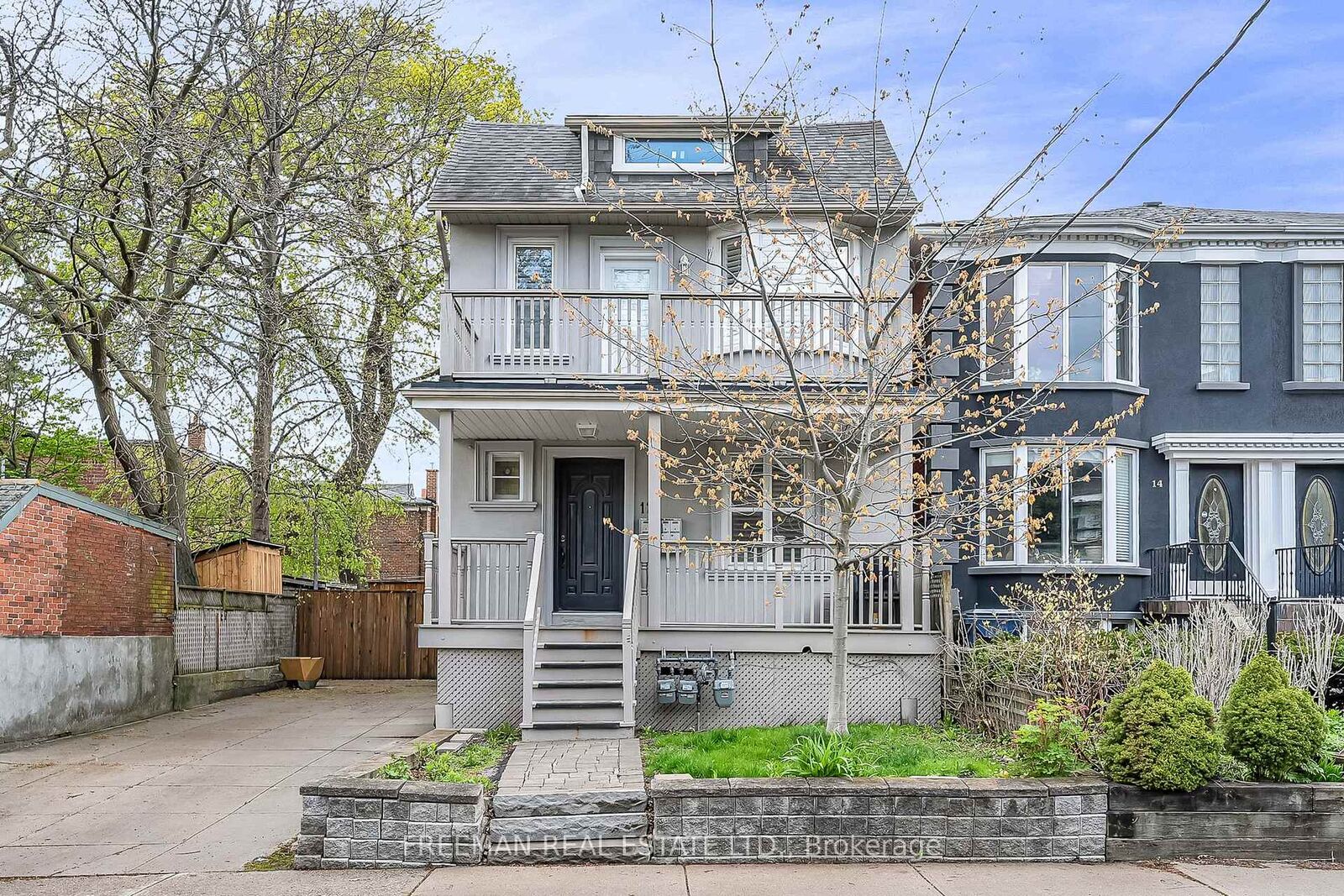 Property Photo:  12 Arlington Avenue Main  ON M6G 3K8 