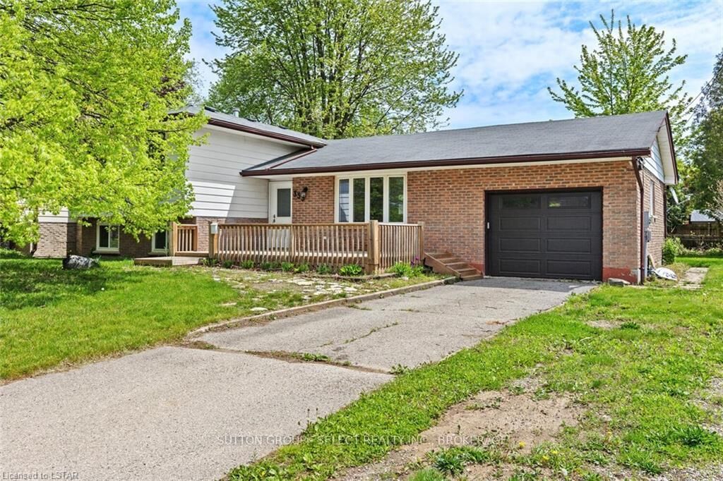 Property Photo:  353 Dominion Street  ON N7G 3G9 