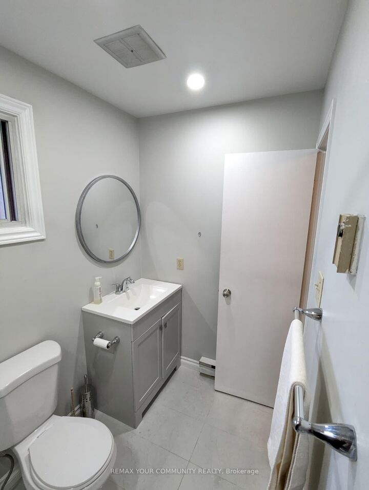 Property Photo:  765 Oklahoma Drive 4  ON L1W 3C9 
