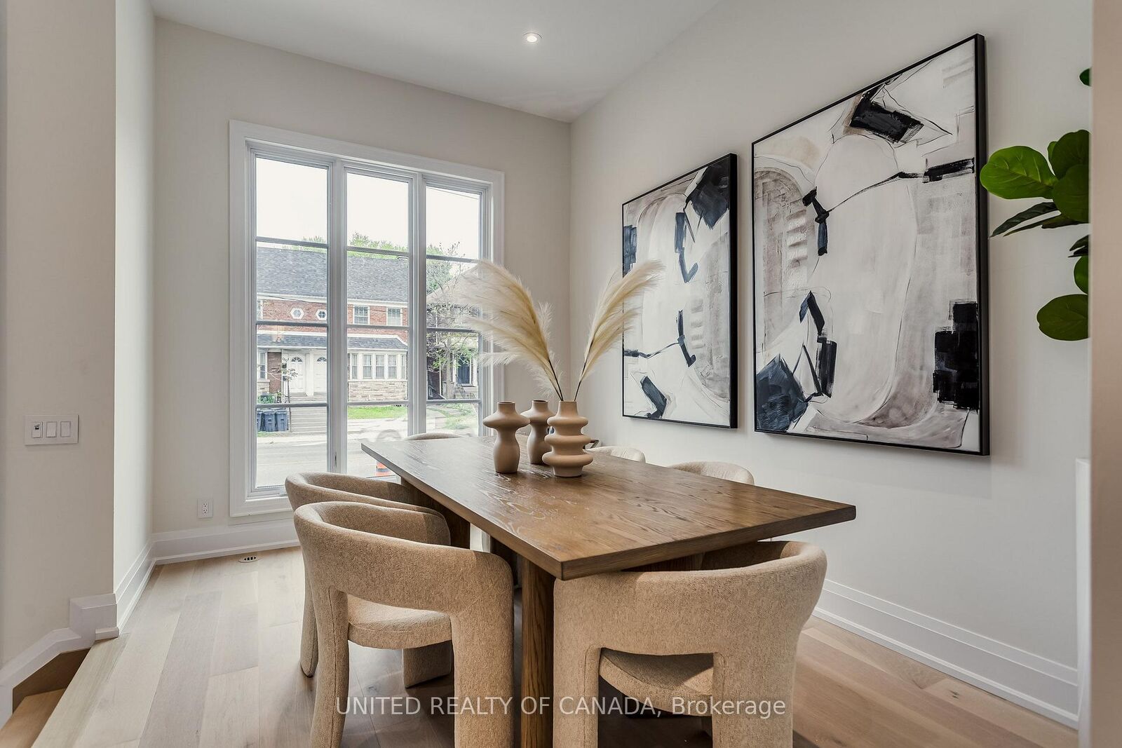 Property Photo:  1177 Avenue Road  ON M5N 2G2 