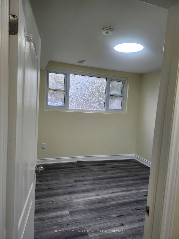 Property Photo: 6 Wall Court Basement ON L4M 5A4