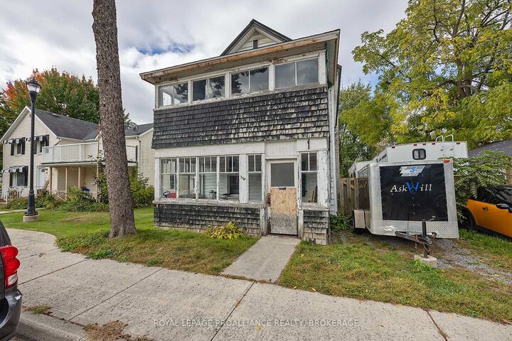 Property Photo:  308 Brock Street  ON K7G 1K6 