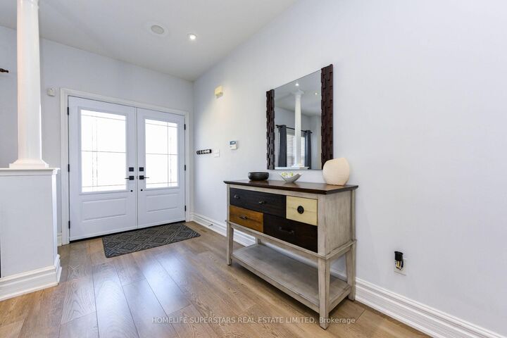 Property Photo:  3856 Brinwood Gate  ON L5M 7H2 