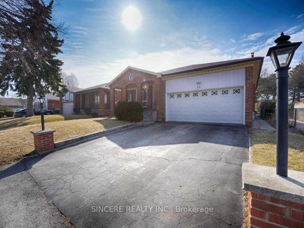 Property Photo:  39 Kathrose Drive  ON M2J 3P4 