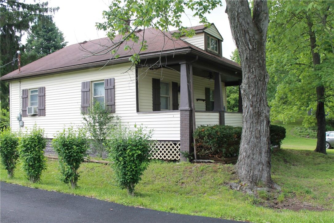 Property Photo:  344 Mecklem Ln  PA 16117 