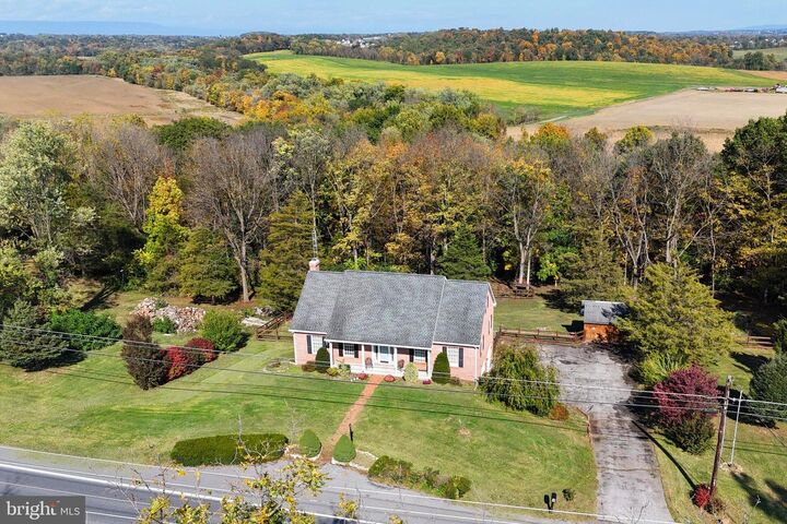 Property Photo:  2951 Buchanan Trail West  PA 17225 