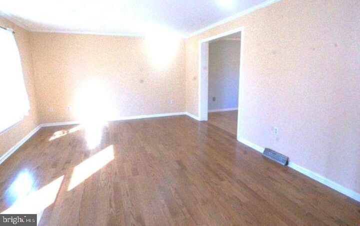 Property Photo:  4 Laburnum Close  NJ 08511 