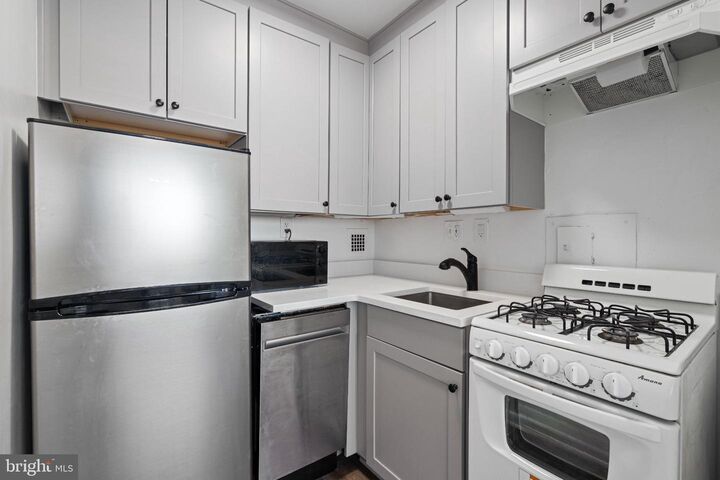 Property Photo:  6621 Wakefield Drive 701  VA 22307 