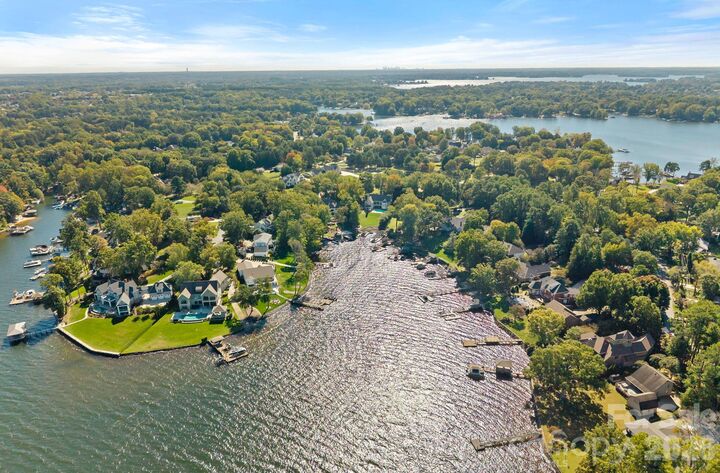 Property Photo:  20333 Havenview Drive  NC 28031 