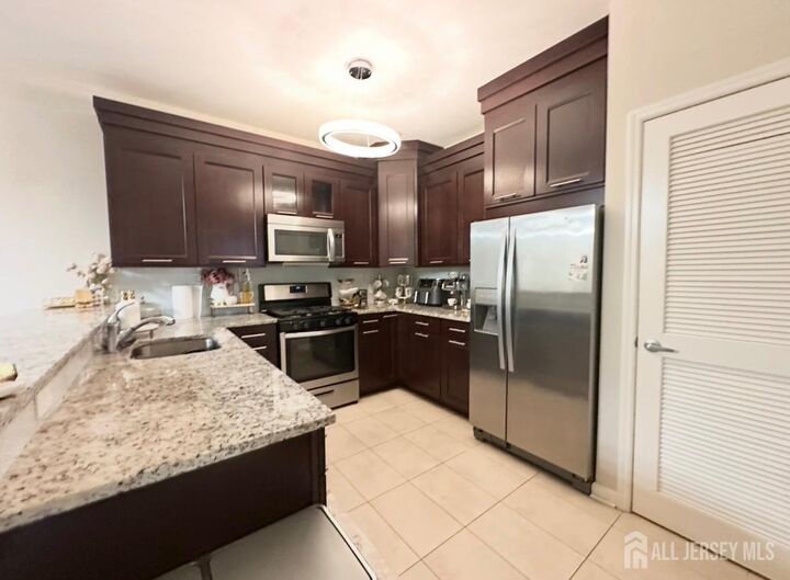Property Photo:  102 E Elizabeth Avenue E 412  NJ 07036 