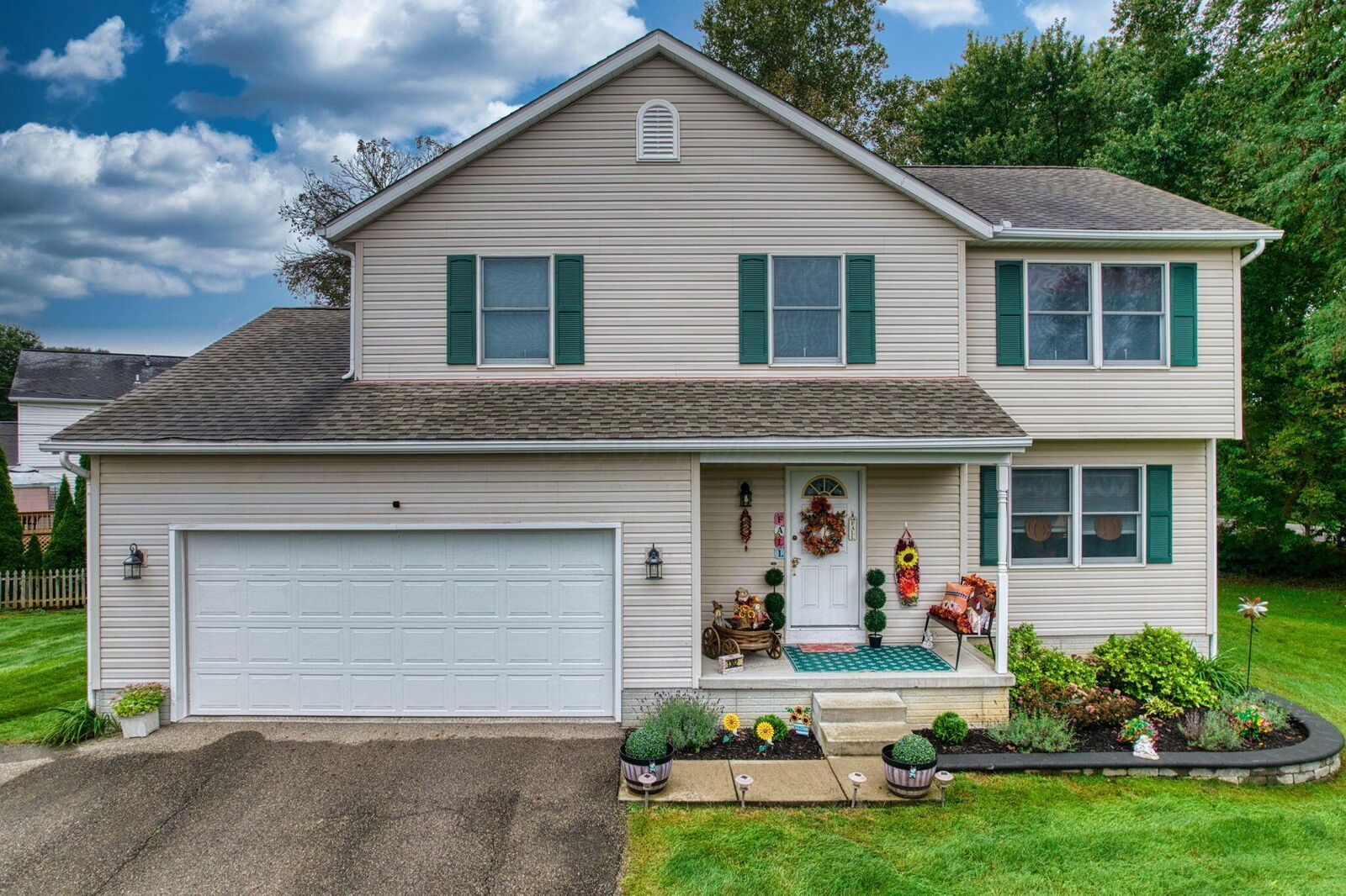 Property Photo:  1302 Patricia Lane  OH 43056 