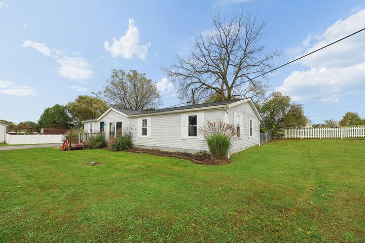Property Photo: 1429 Pike SW Street OH 43062