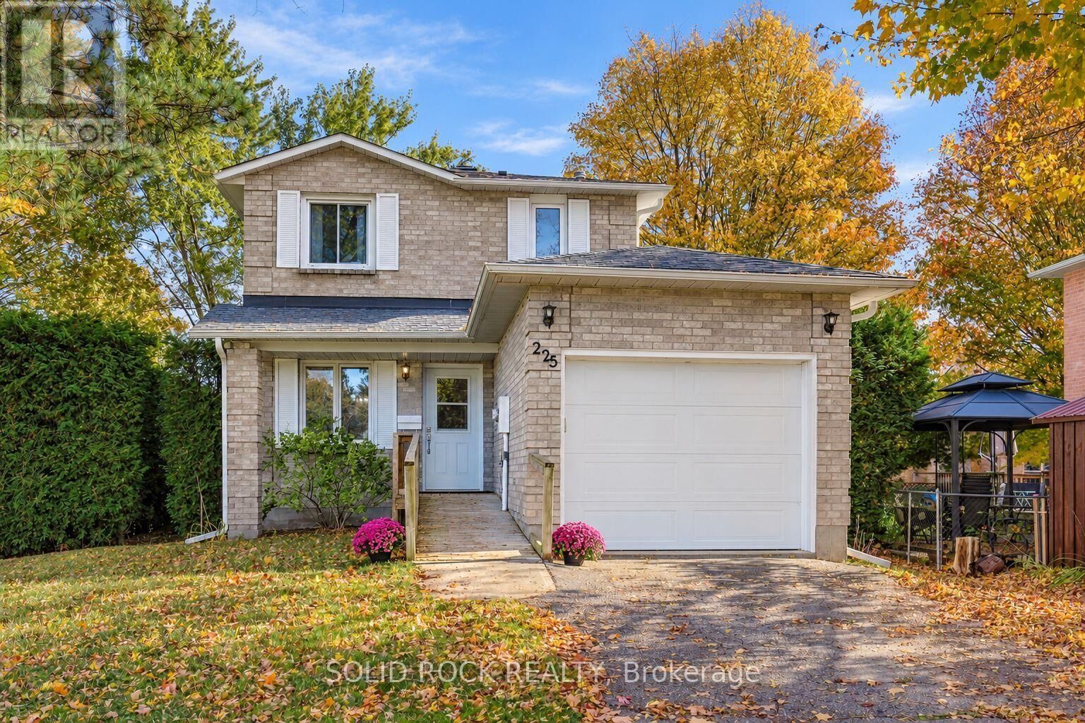 Property Photo:  225 Colonel Douglas Crescent  ON K6V 6W1 