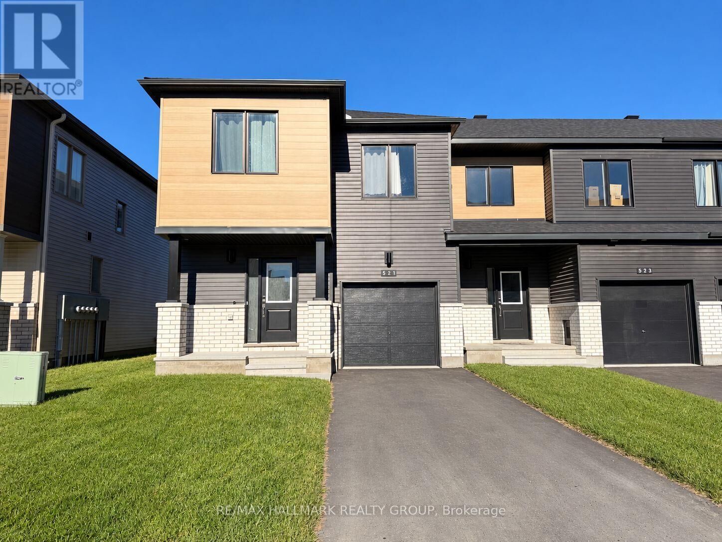 Property Photo: 521 Galanthus Walk ON K2W 0N3