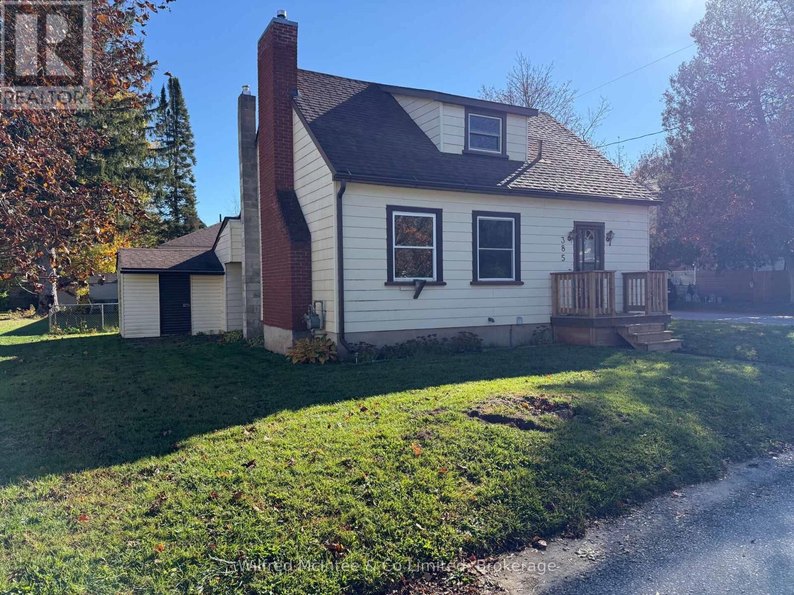 Property Photo:  385 6th Avenue  ON N4N 2G1 