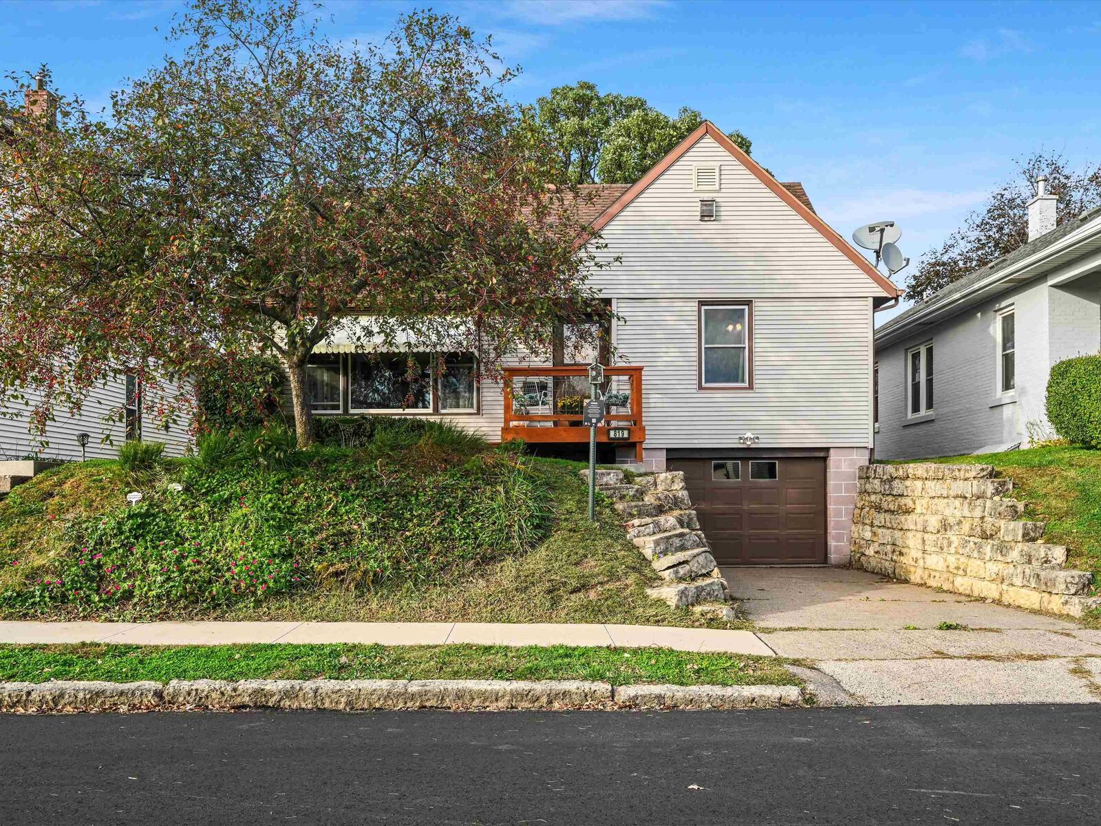 Property Photo: 819 Goethe Street IA 52001