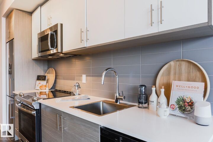Property Photo:  10141 124 Street NW  AB T5N 1P5 