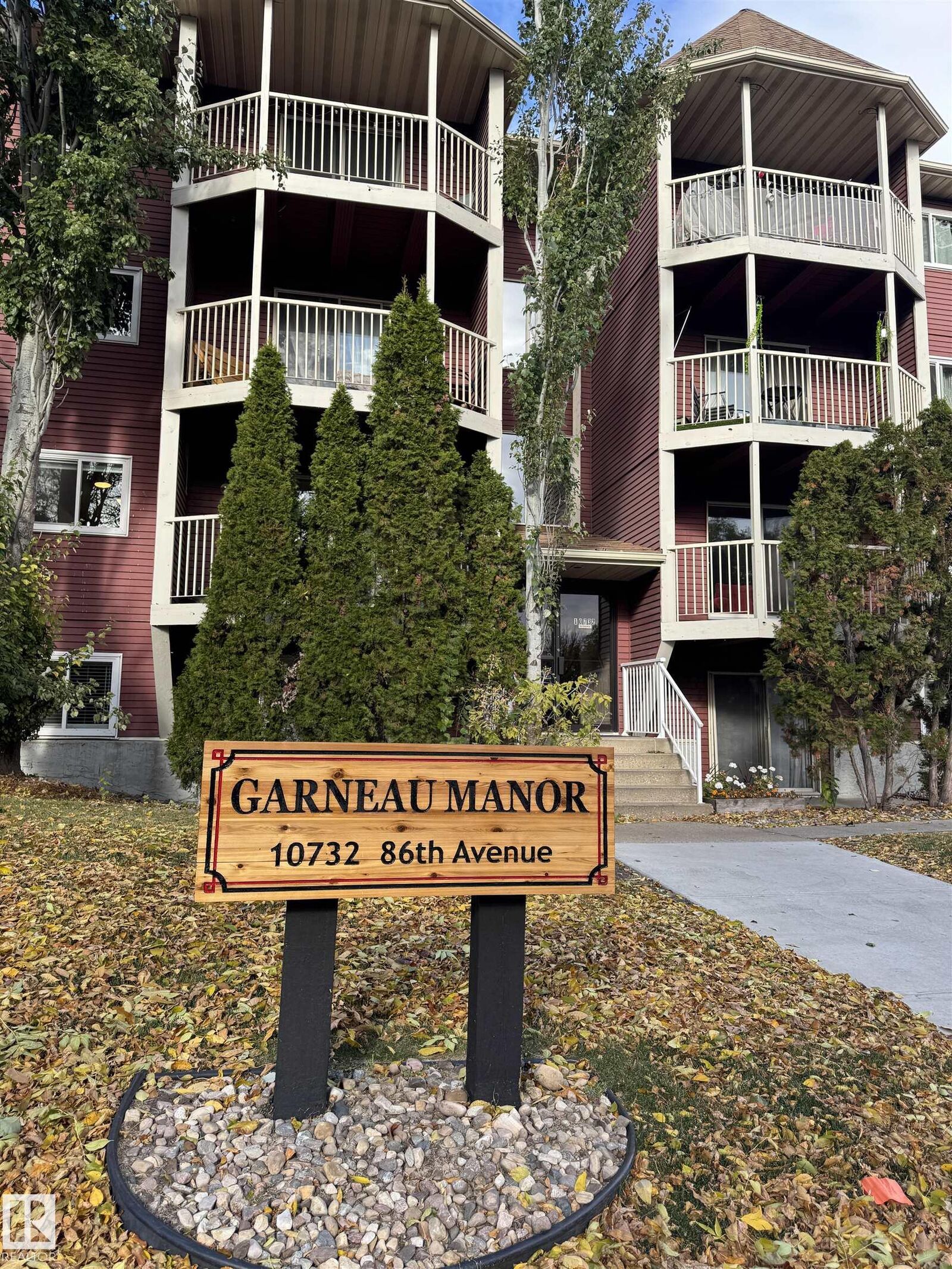 Property Photo:  10732 86 Avenue NW 201  AB T6E 2M9 
