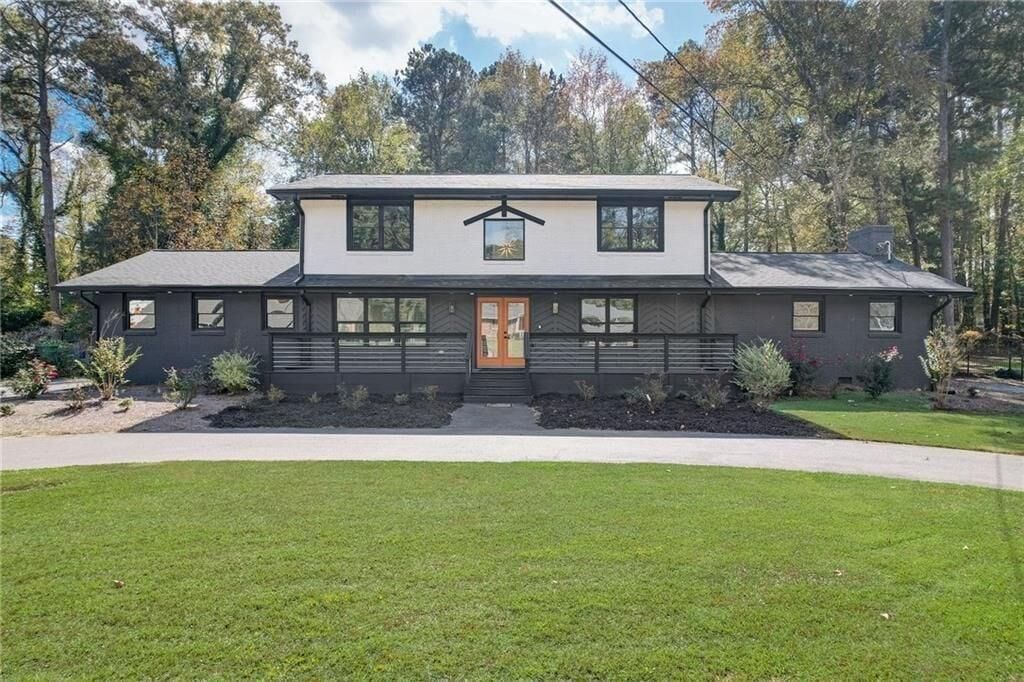 Property Photo:  3202 SW Kingsdale Drive SW  GA 30311 