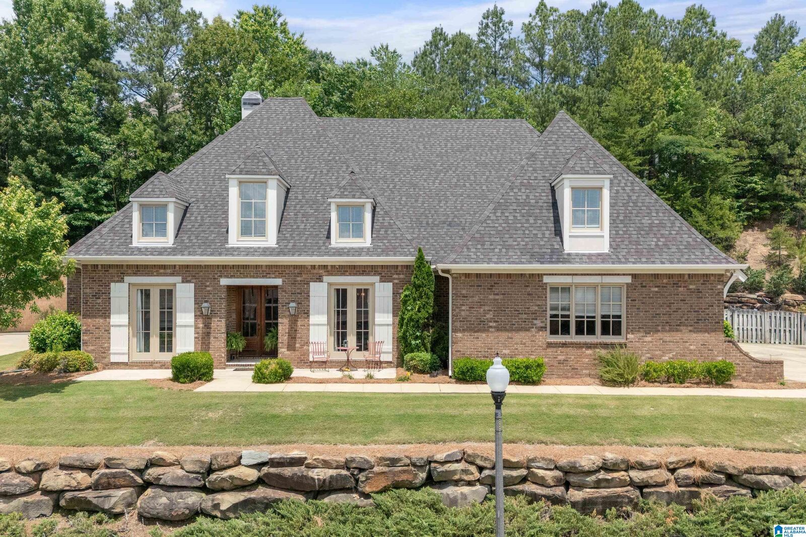 Property Photo: 2321 Bellevue Court AL 35226
