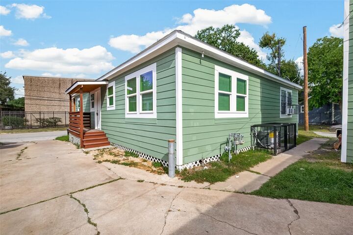 Property Photo: 5140 Polk St TX 77023