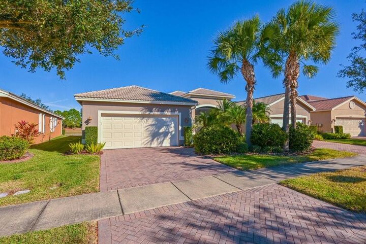 Property Photo:  15644 Aurora Lake Circle  FL 33598 