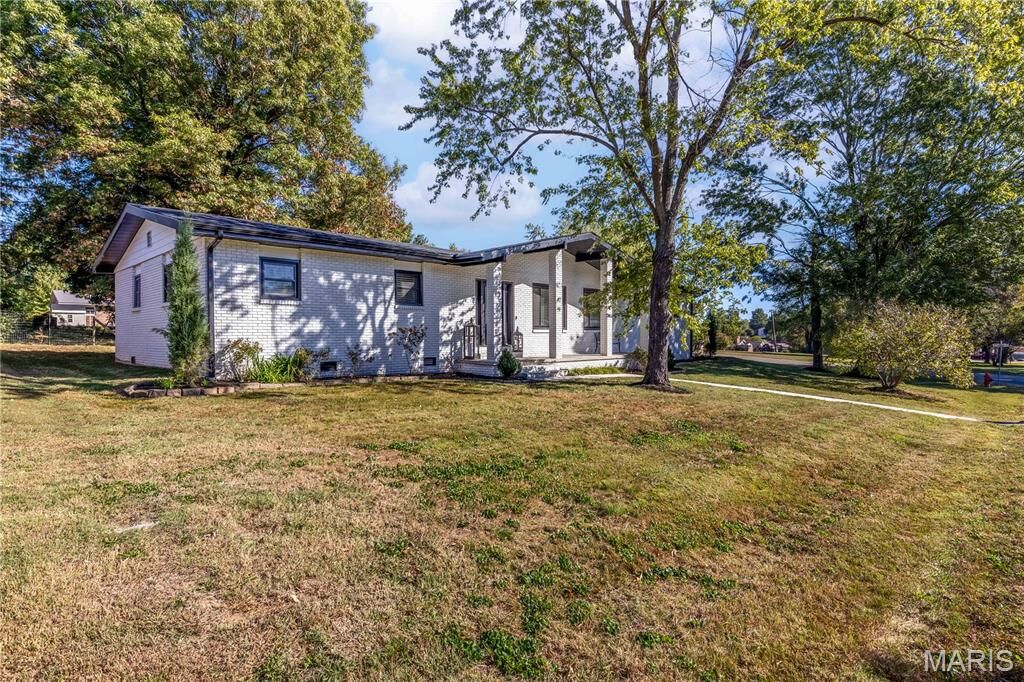 Property Photo:  302 Moore Street  MO 63841 