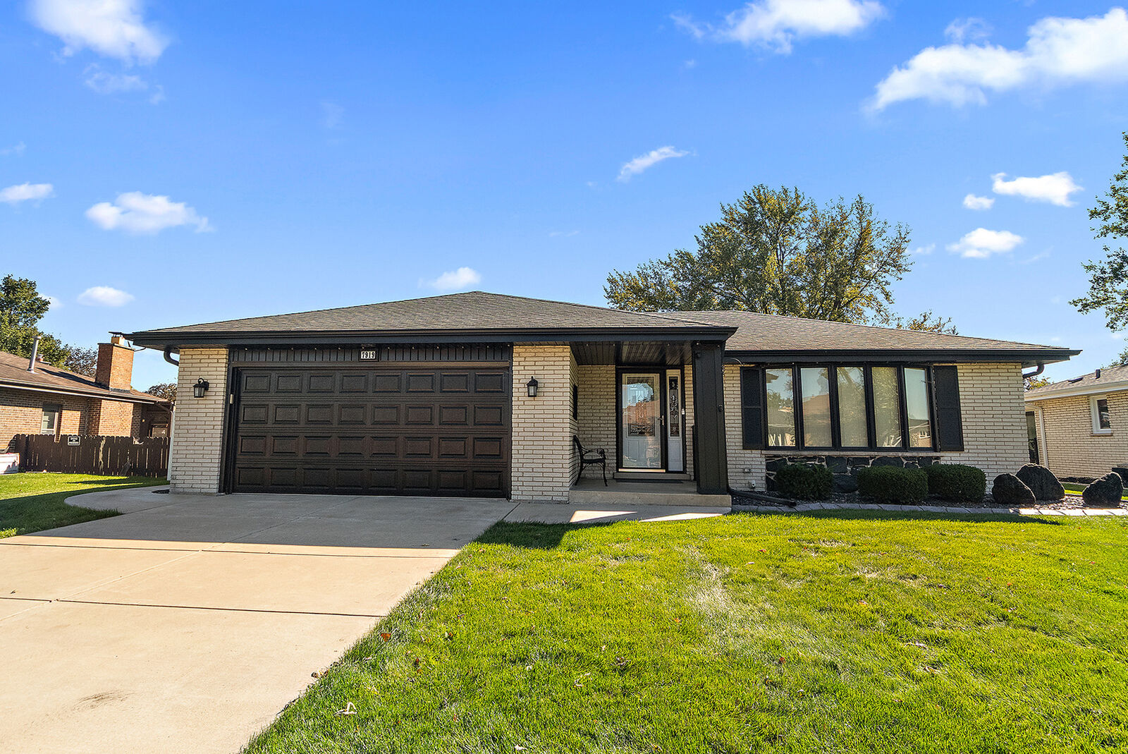Property Photo:  7919 Palm Court  IL 60462 