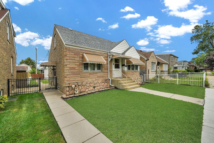 Property Photo:  5444 W 64th Street  IL 60638 
