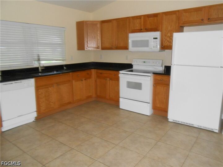 Property Photo: 924 Hollister Avenue FL 33974