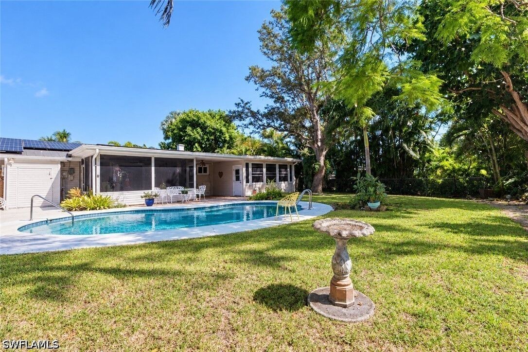 Property Photo:  1270 Wisconsin Drive  FL 34103 