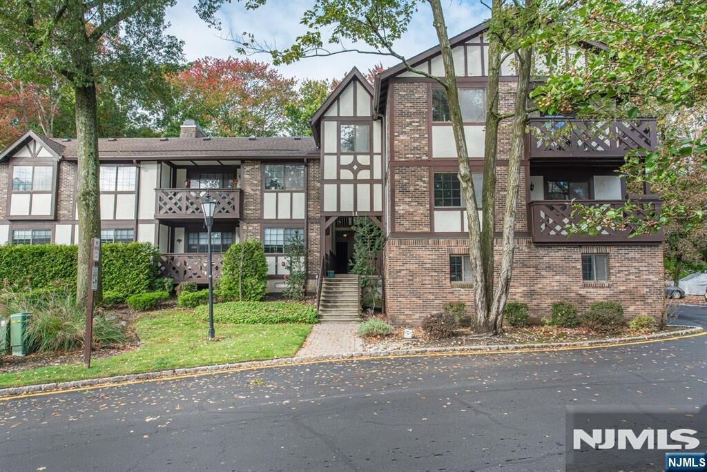 Property Photo:  1102 Faulkner Court  NJ 07430 