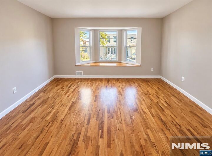 Property Photo:  80 Cutler Street  NJ 07104 