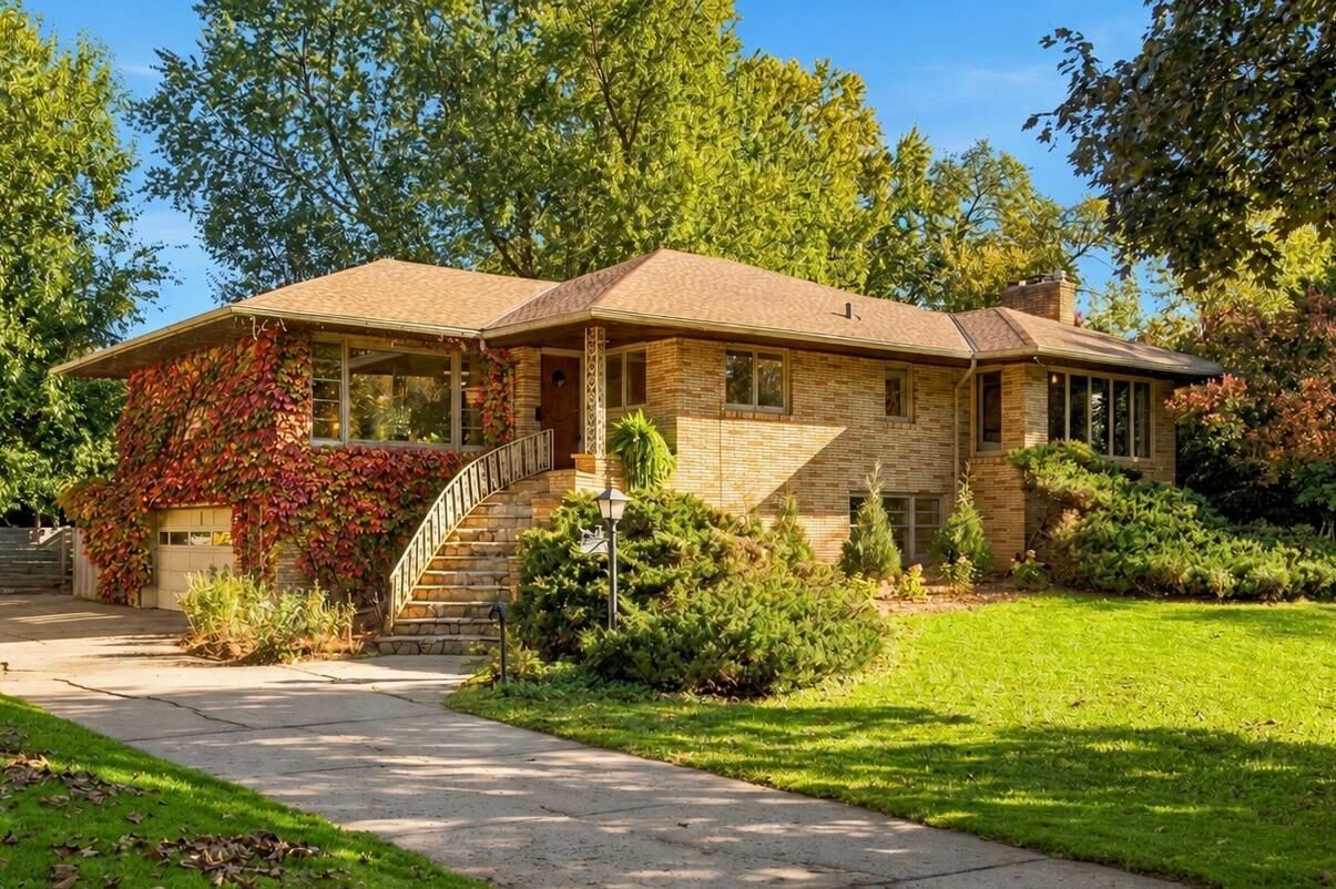 Property Photo:  1843 Colvin Avenue  MN 55116 