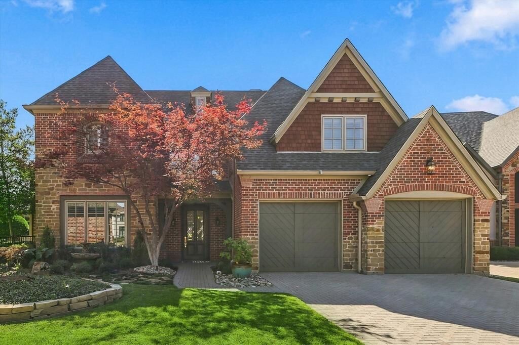 Property Photo: 2104 Sutton Place TX 75093