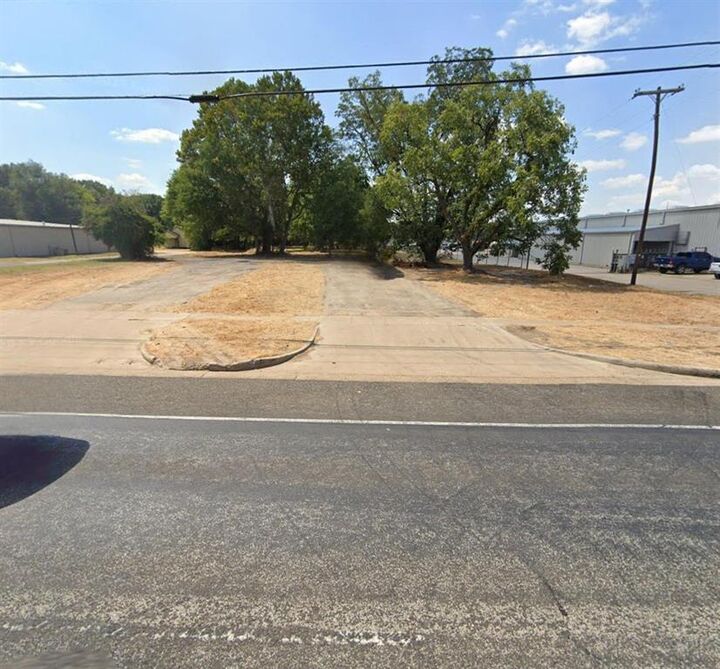 Property Photo:  3110 W Gentry Parkway  TX 75702 