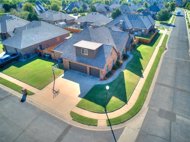 Property Photo:  4712 SW 124th Place  OK 73173 