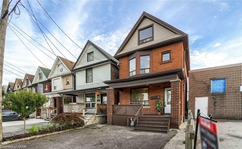 Property Photo:  32 Lloyd Street 1  ON L8L 3H4 