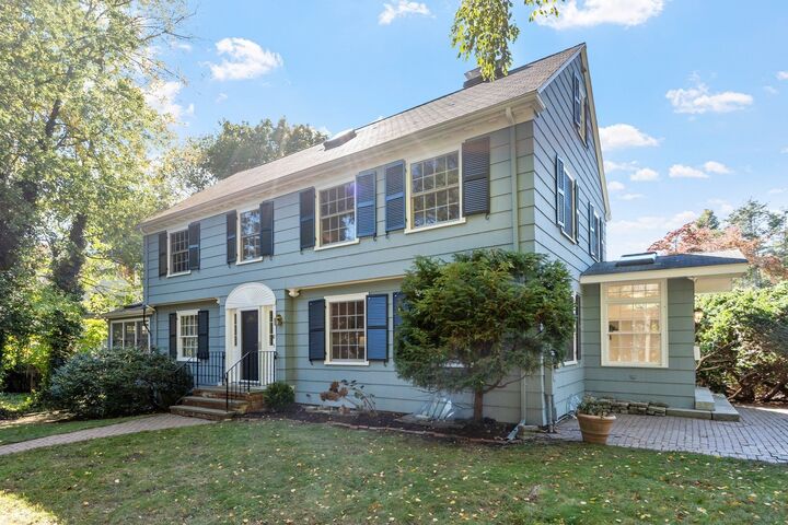 Property Photo:  6 Prentiss Lane  MA 02478 