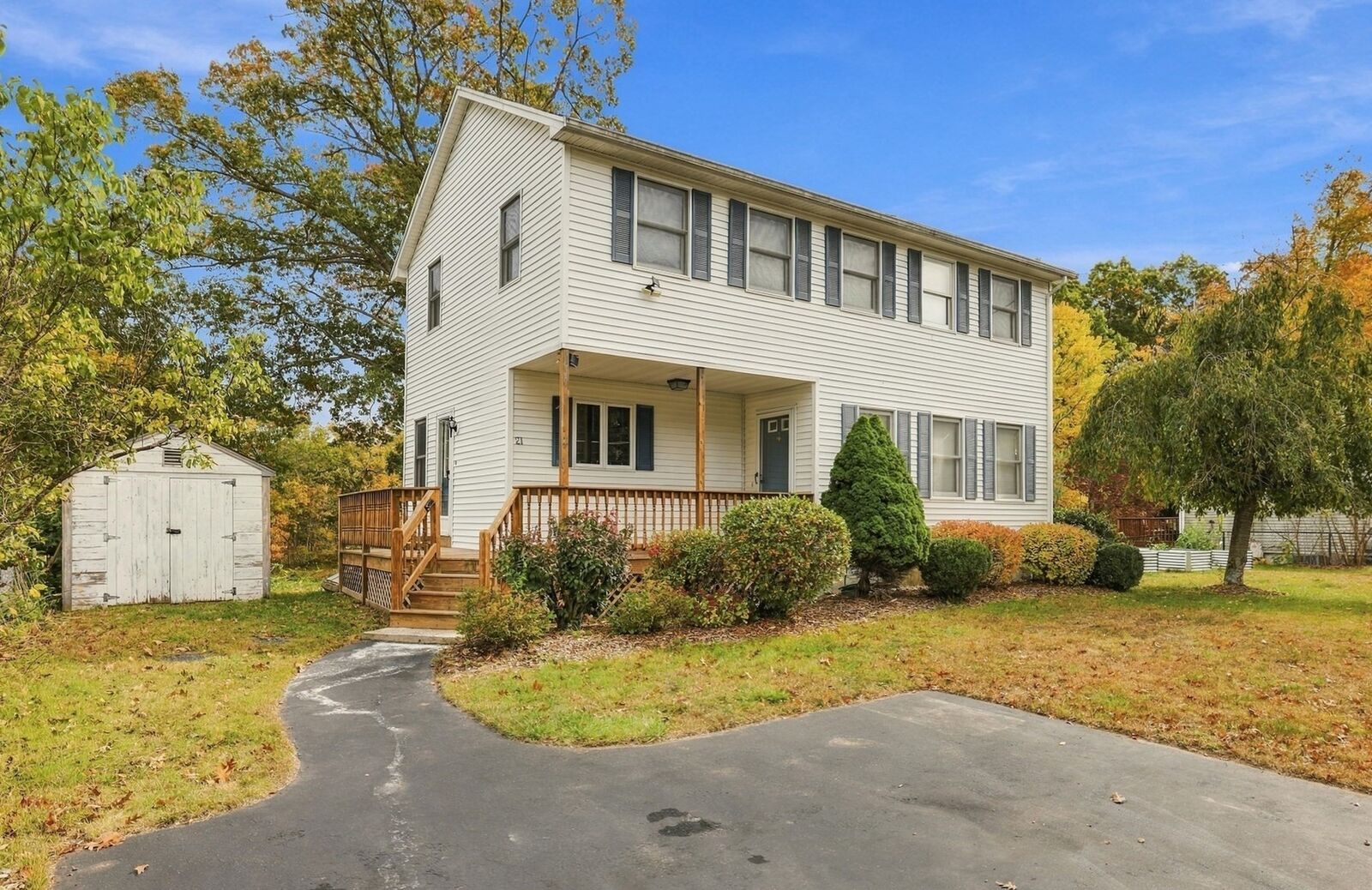 Property Photo: 21 Bridle Rd MA 01821
