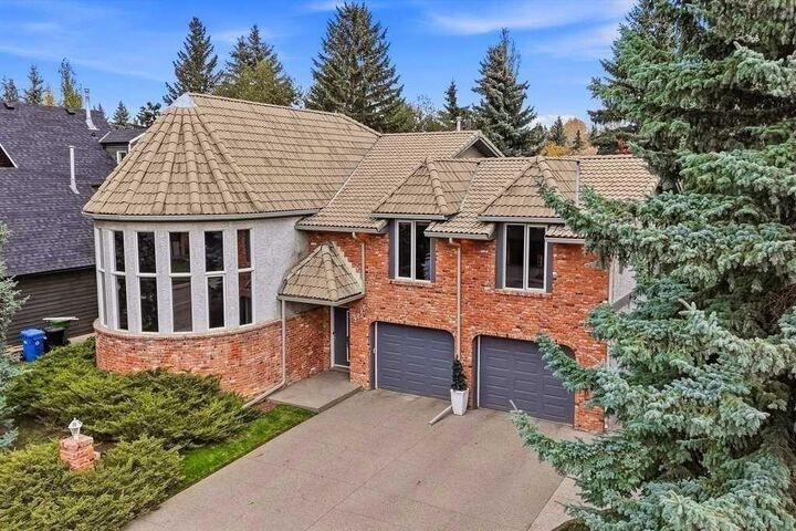 Property Photo:  1216 Varsity Estates Drive NW  AB T3B 5H8 