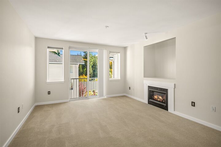 Property Photo:  13301 SE 79th Place B409  WA 98059 