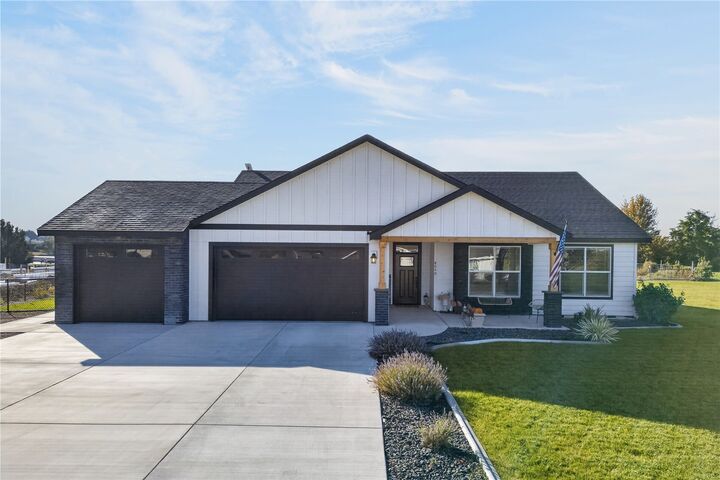 Property Photo:  8040  Olin Court  WA 99301 