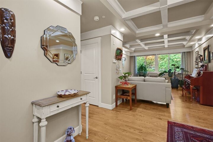 Property Photo: 1414 1st Avenue W 203 WA 98119