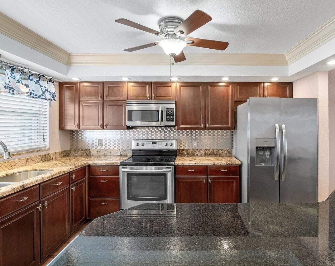 Property Photo:  2006 S Federal Highway 408  FL 33435 
