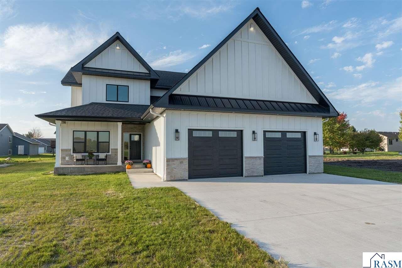 Property Photo:  1921 Denali Drive  MN 56003 