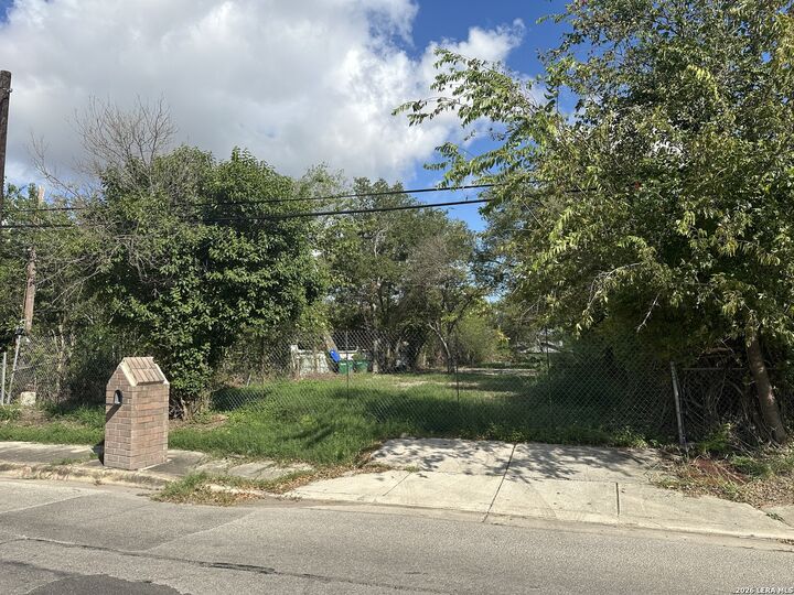 Property Photo:  325 W Mayfield Blvd  TX 78221 