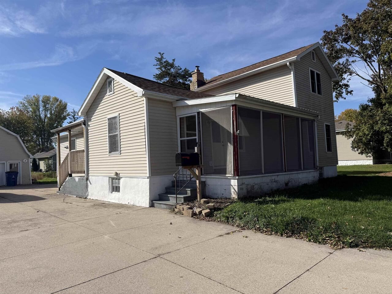 Property Photo:  236 E Huron Street  WI 54963 